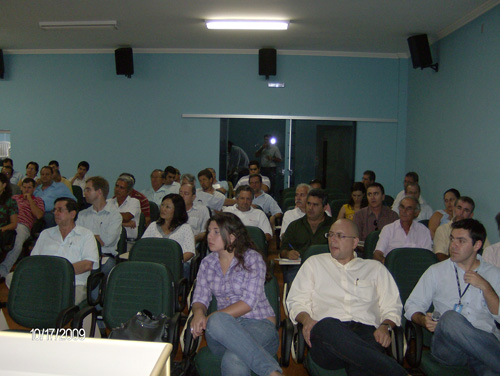 Vereadores que participaram do Fórum em Barretos (os três últimos, na segunda fileira)